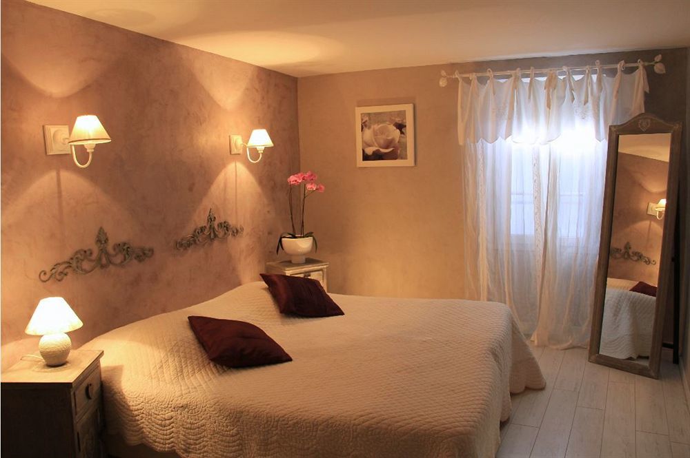 Le Crillon Hotel Murs  Exterior photo