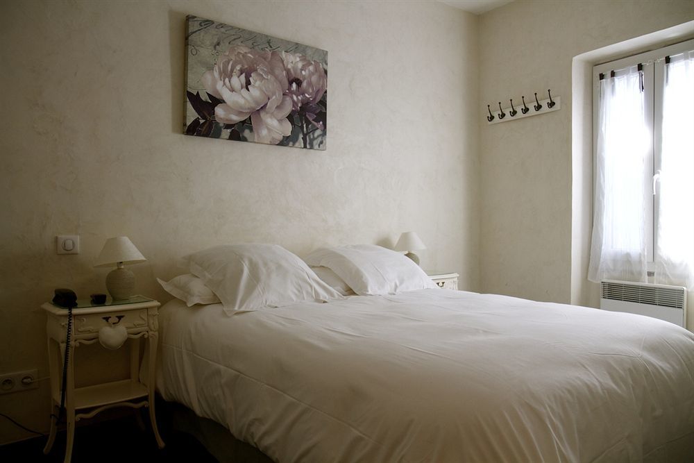 Le Crillon Hotel Murs  Exterior photo