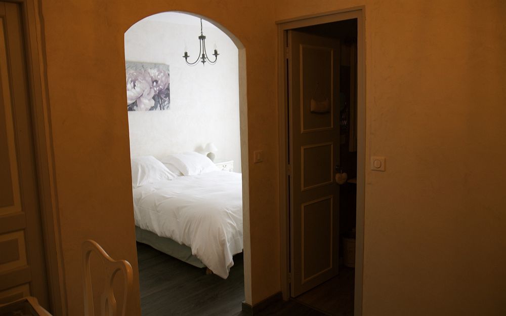 Le Crillon Hotel Murs  Exterior photo