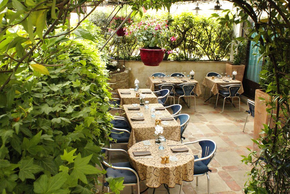 Le Crillon Hotel Murs  Exterior photo
